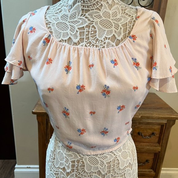 Forever 21 Tops - 621 EUC Forever 21 Floral Crop Top